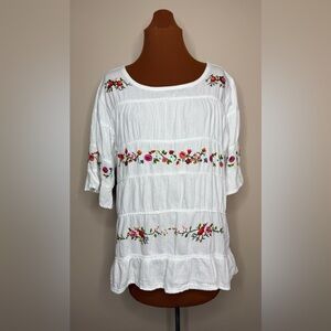 Embroidered Designs Spanish Style White Short Sleeve Top Size Medium